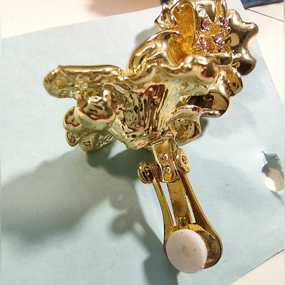 Vintage Crystal Clip-on Earrings - Picture 2 of 15